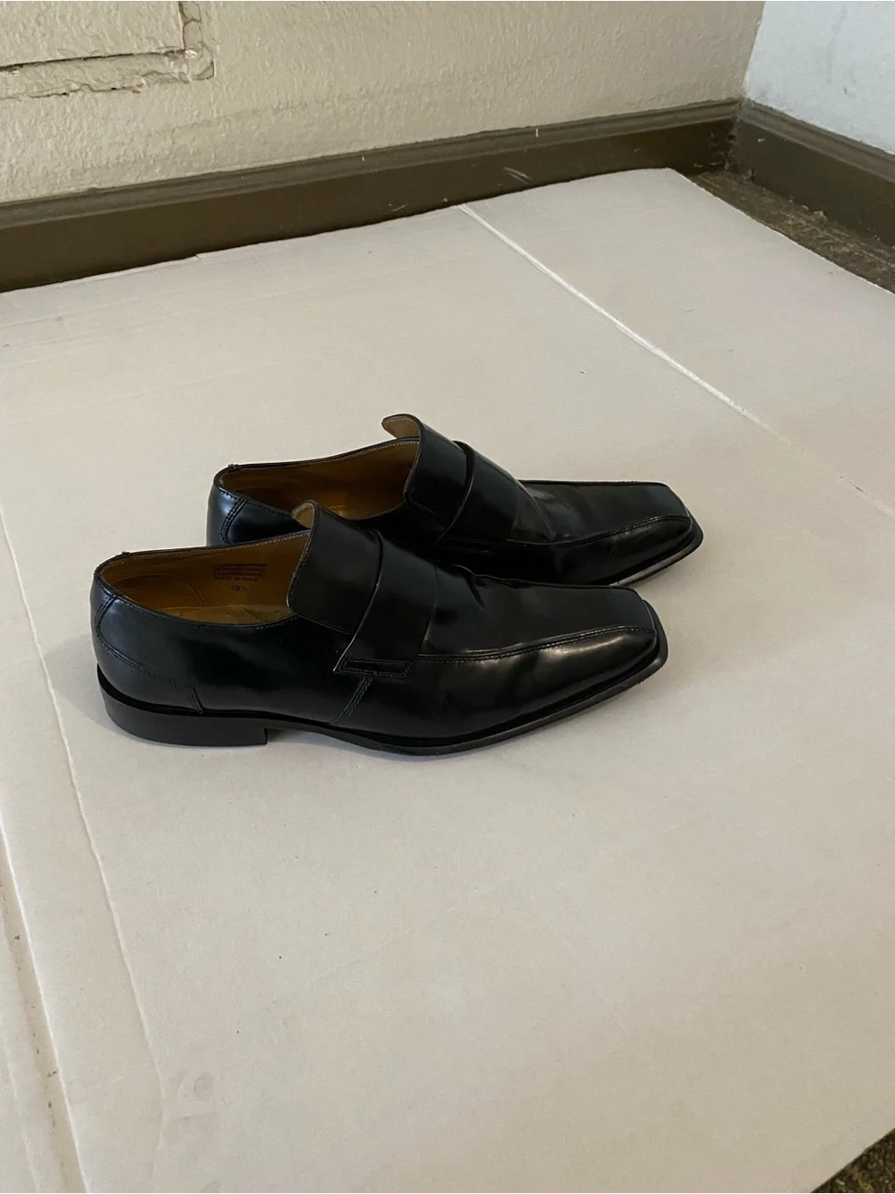 Kenneth Cole polished black